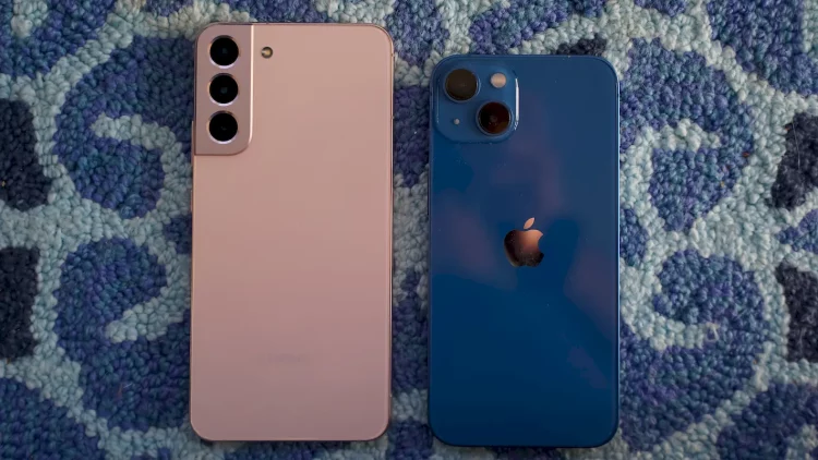 Galaxy S22 và iPhone 14: Thiết bị nào dành cho bạn?