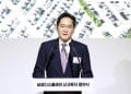 Chủ tịch Samsung Electronics Lee Jae-yong phát biểu tại nhà máy của Samsung Display ở Asan. Ảnh: Yonhap