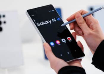 Galaxy S25 Ultra vẫn có thể sạc S Pen, nhưng Samsung đã loại bỏ tính năng này