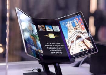 Samsung khoe màn hình gập ba mới, hé lộ thiết kế của Galaxy G Fold