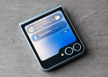 Lộ video thử nghiệm One UI 8 trên Galaxy Z Flip 6