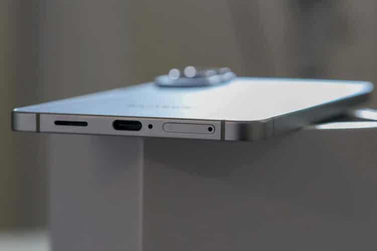 Samsung chế giễu iPhone vì quá nặng trong quảng cáo Galaxy S25 Edge