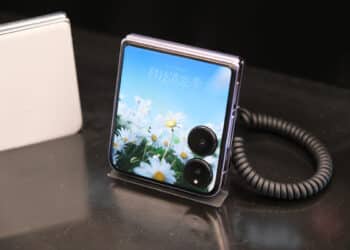Đối thủ Galaxy Z Flip 7 ra mắt với pin lớn nhưng thiếu yếu tố quan trọng