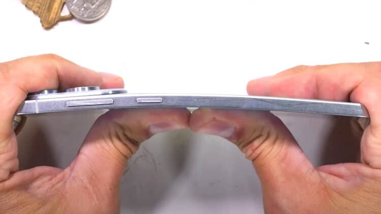 Galaxy S25 Edge vượt qua bài kiểm tra bẻ cong khắc nghiệt dù có thiết kế siêu mỏng
