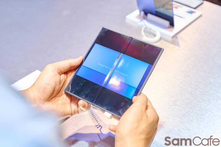 Galaxy Z Fold 7 có màn hình chống chói và khung Titan không?