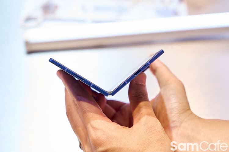 Galaxy Z Fold 7 mỏng đến mức nào?