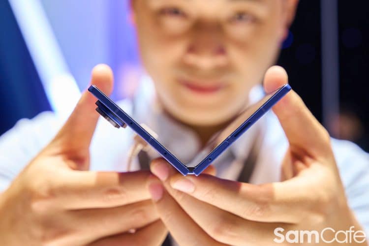Lý do bất ngờ khiến Galaxy Z Fold 7 không thể mở phẳng hoàn toàn