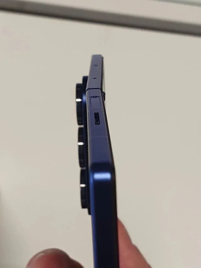 Người dùng lo lắng vì Galaxy Z Fold 7 không thể mở phẳng hoàn toàn