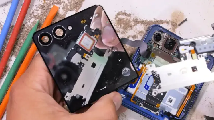Galaxy Z Flip 7 Teardown JerryRigEverything