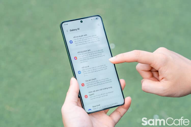 Bộ phận di động của Samsung thắng lớn nhờ chiến lược phổ cập smartphone AI
