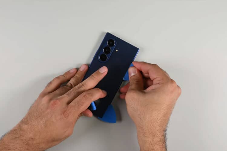 Galaxy Z Fold 7 hoàn hảo ở mọi mặt, trừ khả năng sửa chữa