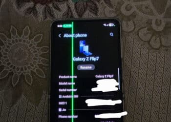 Mới mua một tuần, Galaxy Z Flip 7 đã gặp lỗi sọc xanh màn hình