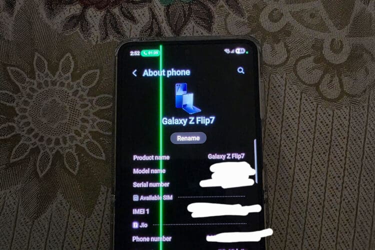 Mới mua một tuần, Galaxy Z Flip 7 đã gặp lỗi sọc xanh màn hình