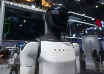 Samsung cung cấp “đôi mắt” cho robot AI Optimus của Tesla
