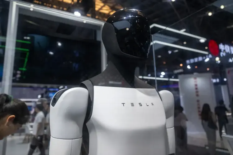 Samsung cung cấp “đôi mắt” cho robot AI Optimus của Tesla