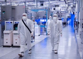 Samsung "lôi kéo" hàng loạt kỹ sư chủ chốt của Intel giữa khủng hoảng tái cấu trúc