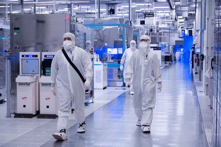 Samsung "lôi kéo" hàng loạt kỹ sư chủ chốt của Intel giữa khủng hoảng tái cấu trúc