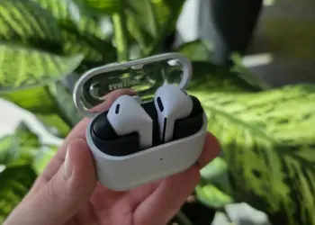 Trên tay Galaxy Buds 3 FE: Tai nghe giá mềm nhưng đầy đủ ANC và Galaxy AI