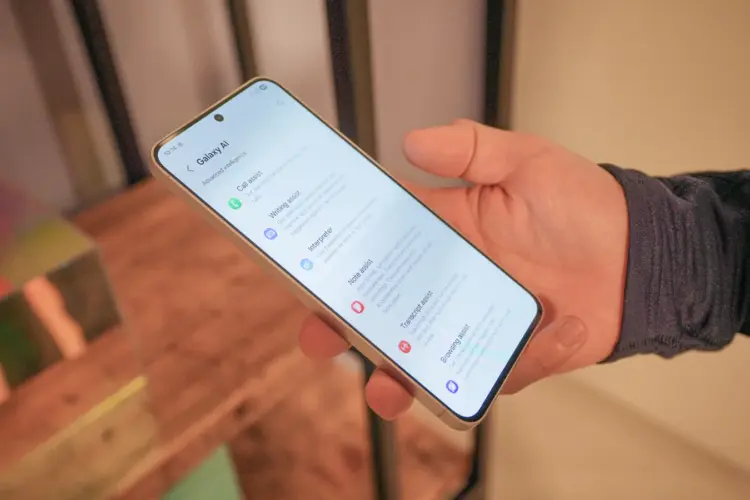 Galaxy S25 FE Galaxy AI hands on
