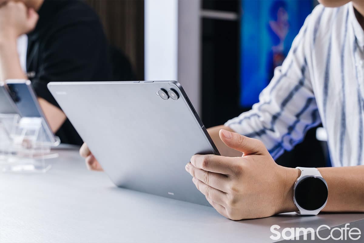 Samsung Galaxy Tab S11 Ultra back hands on