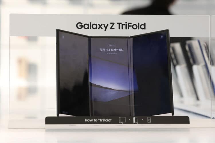 Galaxy Z Trifold. Ảnh: Yonhap