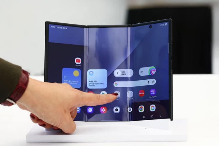 Galaxy Z TriFold mới của Samsung. Ảnh: Newsis