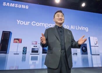 Ông Roh Tae-Moon, chủ tịch kiêm CEO của Samsung Electronics, phát biểu tại buổi họp báo CES 2026 The First Look. Ảnh: Samsung